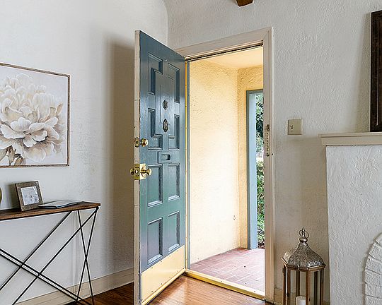 4th image of 3759 Glenfeliz Blvd