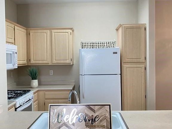 4th image of 855 N Stephanie St Unit 2411