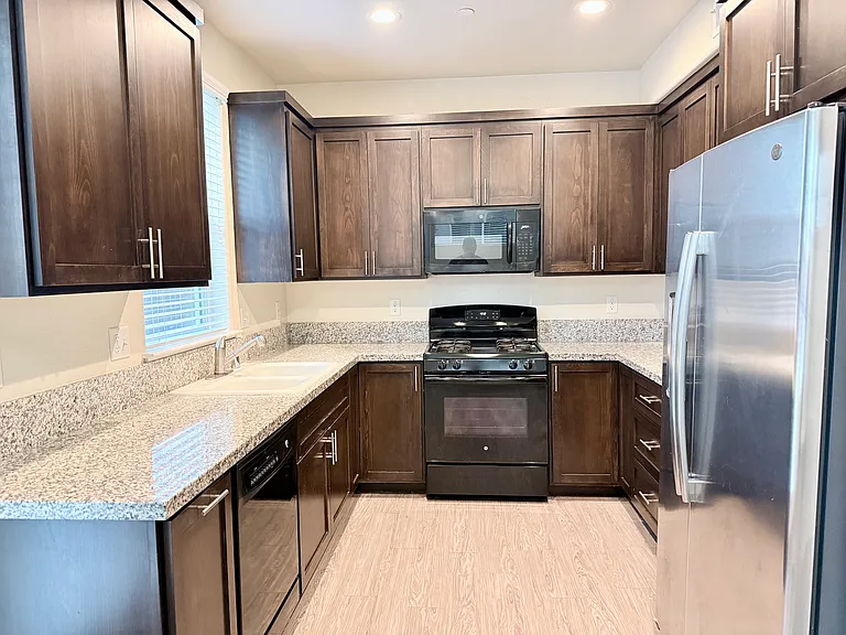 569 Charles Bradley Way — Photo 5