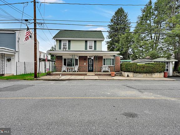 2nd image of 206 Valley St