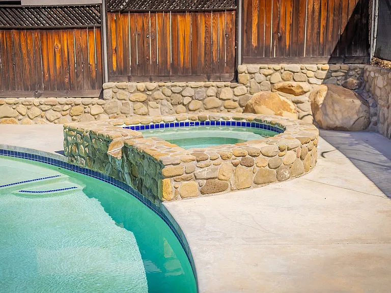304 El Conejo Dr — Photo 22