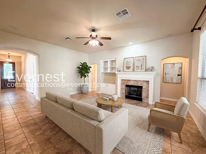 4 bed, 2.0 bath, 2412 sqft, $2,725 — Photo 3