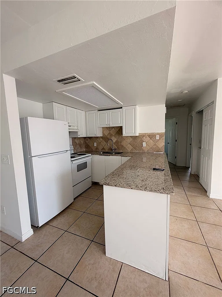 2 bed, 1.0 bath, 834 sqft, $1,200 — Photo 3