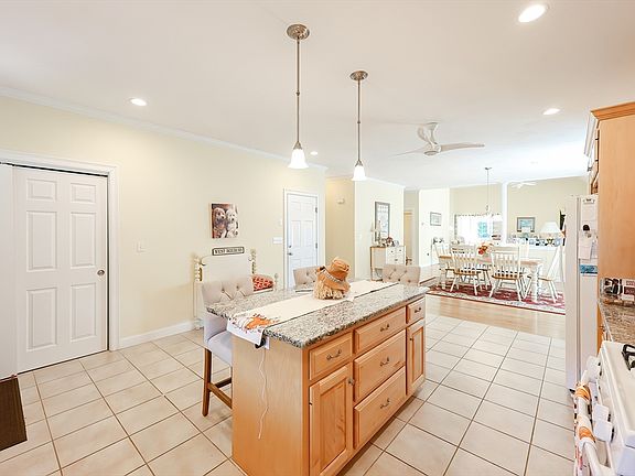 5th image of 50 Lawrence Dr #19