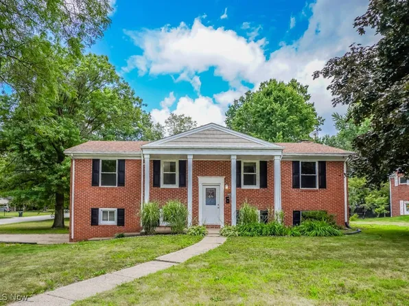 845 Rose Lane St SW, North Canton, OH 44720
