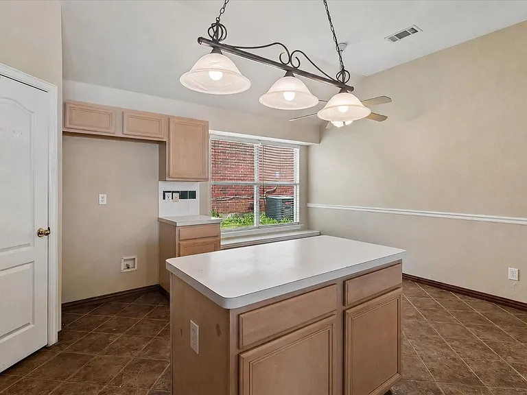 5001 Lake Crest Dr — Photo 9