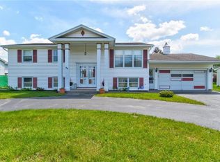 96 Greenlawn Dr, Rochester, NY 14622