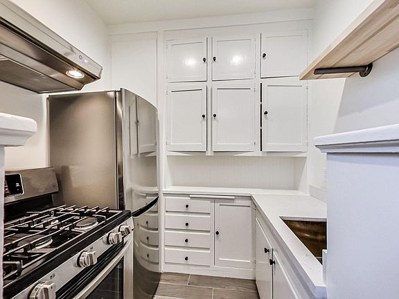 2nd image of 3501 Divisadero St APT 17