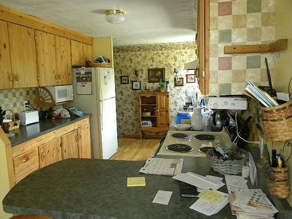 4th image of 200 Oakbrook Ln