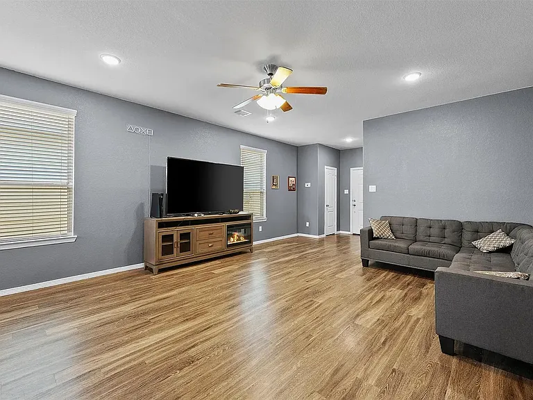 13206 Clifton Hill Ln — Photo 7