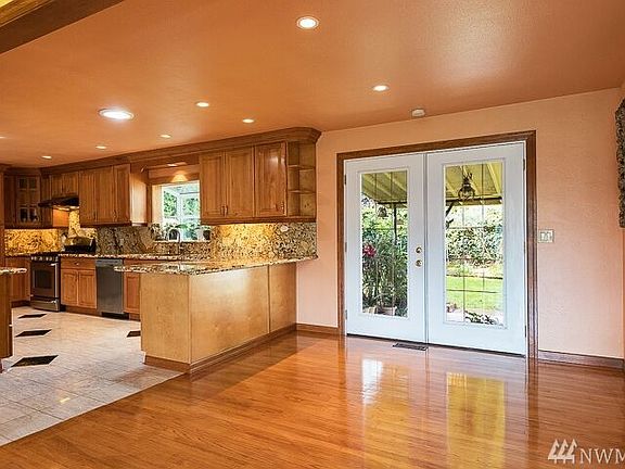 5th image of 2646 S 144th St