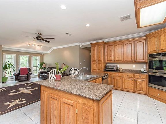 5th image of 46312 Claire Dr