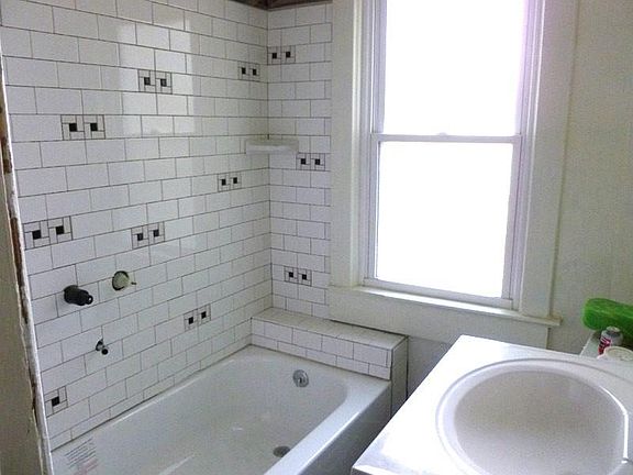3rd image of 4810 Holly St