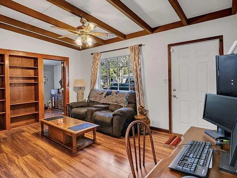 2524 Yale Ave — Photo 5