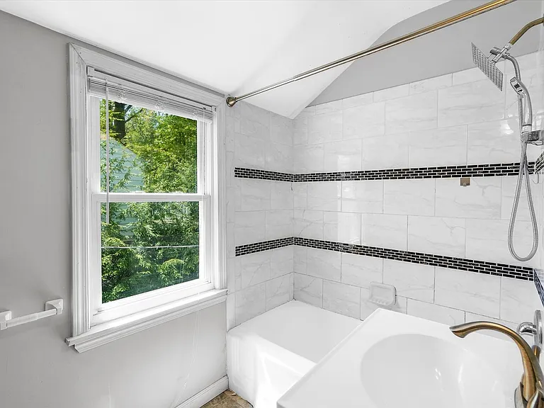 1130 Haselton Rd — Photo 15