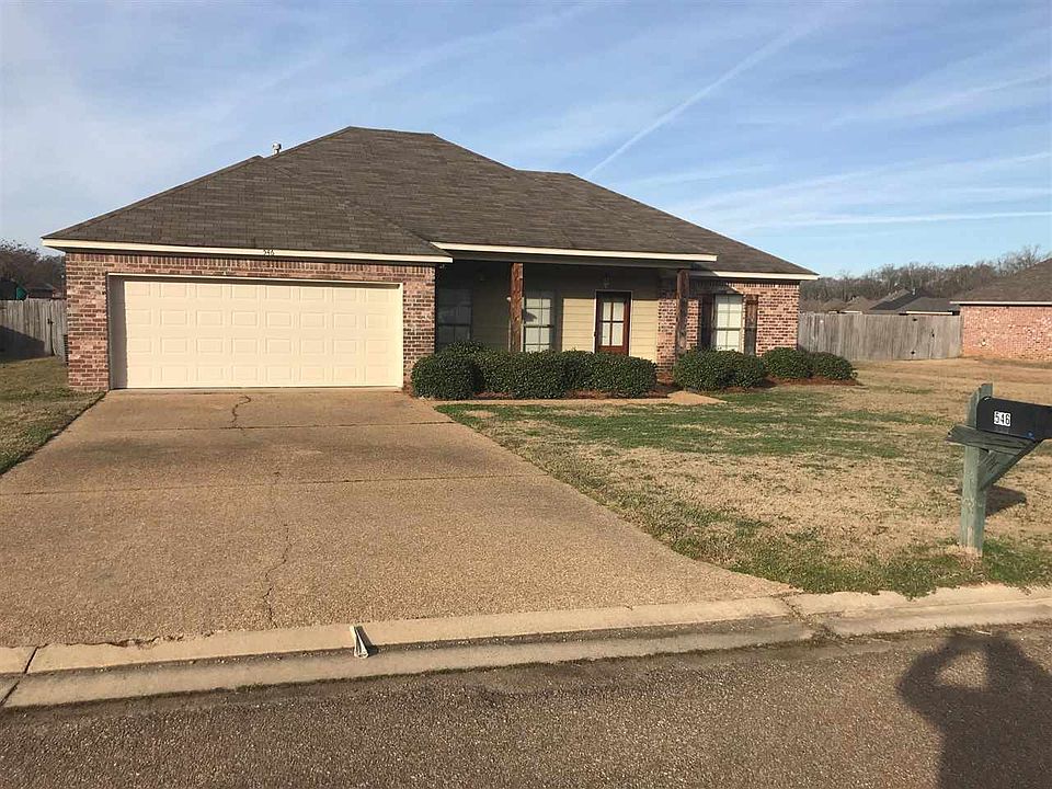 1st image of 546 Oak Park Cir