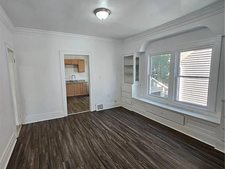 1111 E 114th St #UP — Photo 5