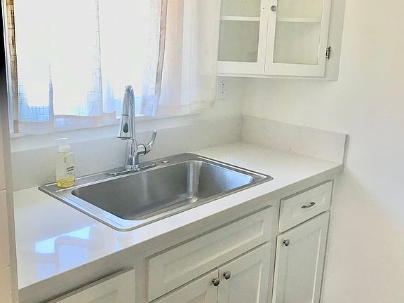 3rd image of 1020 S Orchard Dr Unit 2