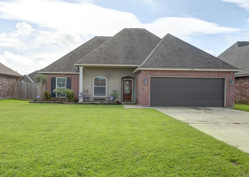 1st image of 200 Quiet Bluff Dr