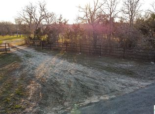 389 Sandholler Rd, Dale, TX 78616