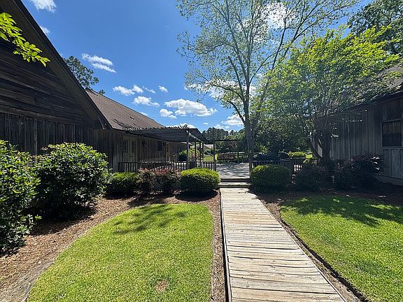 Side entry into Backyard