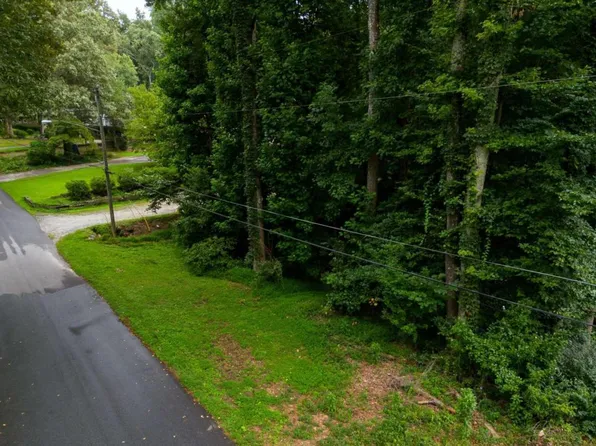 1565 Lucelle Ave, Stone Mountain, GA 30087