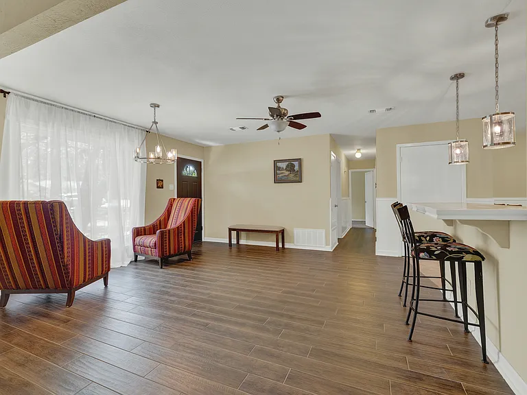 208 Reimer Ave — Photo 14