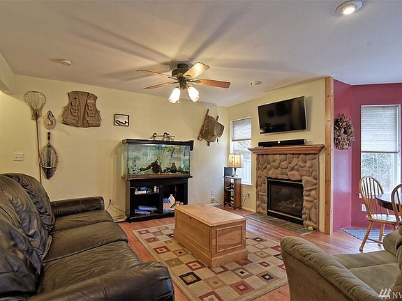 5th image of 704 123rd Ave NE