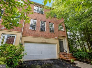 8879 Royal Doulton Ln, Fairfax, VA 22031