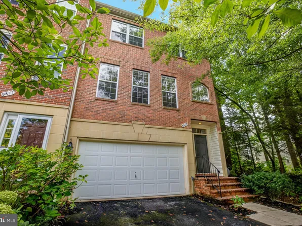 8879 Royal Doulton Ln, Fairfax, VA 22031