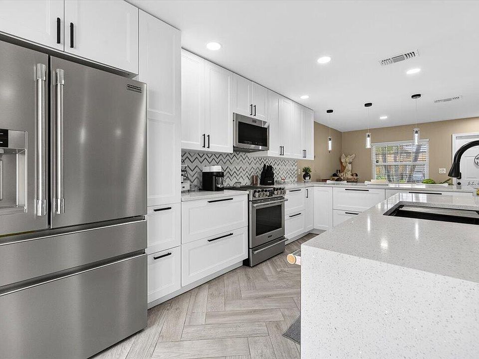 1st image of 3367 COMMODORE Court
