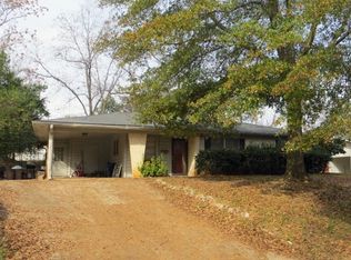 213 Sheridan Dr, Palestine, TX 75801
