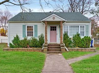 5 Pineview Dr, Toms River, NJ 08755
