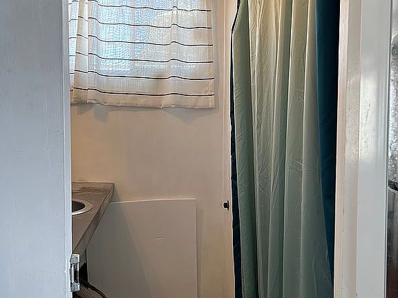 3rd image of 2255 Locust St