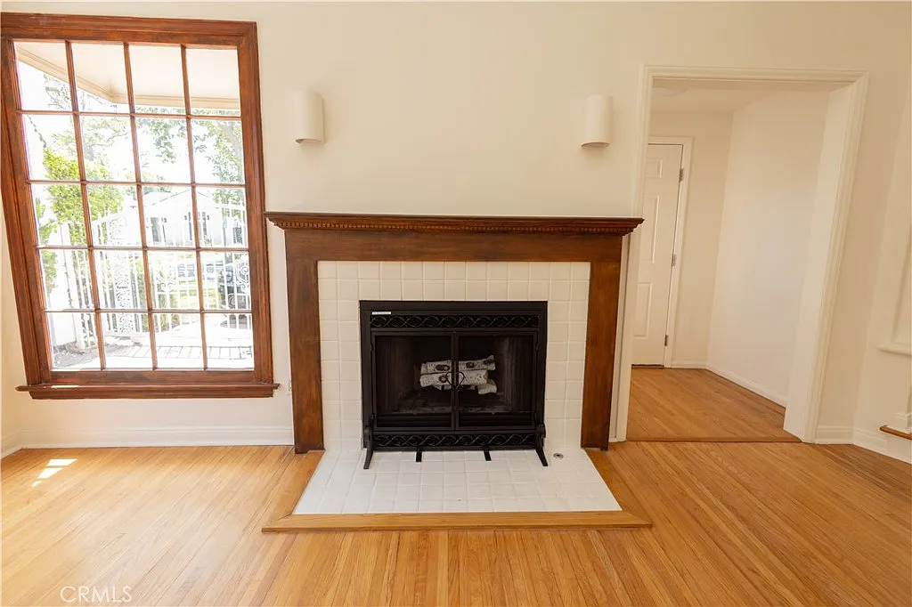 4 bed, 2349 sqft, $9,500 — Photo 3