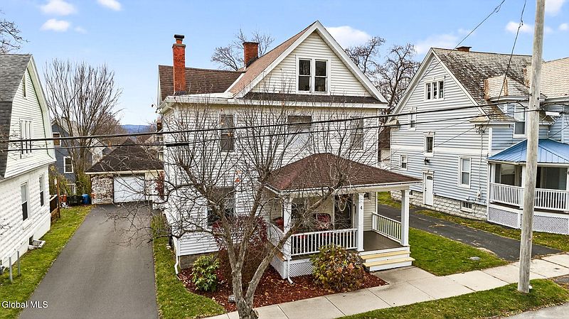 2nd image of 4 Grant Avenue