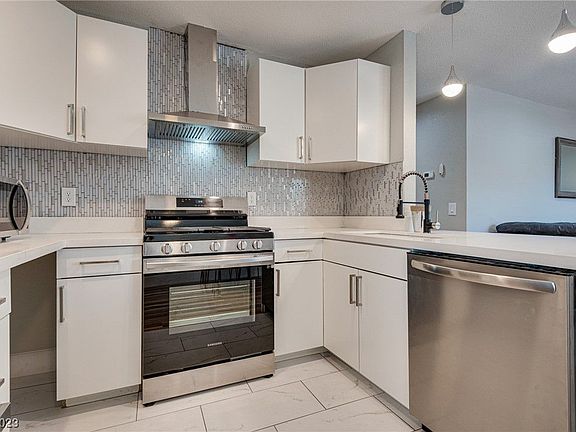 3rd image of 5175 Caliente St Unit 121