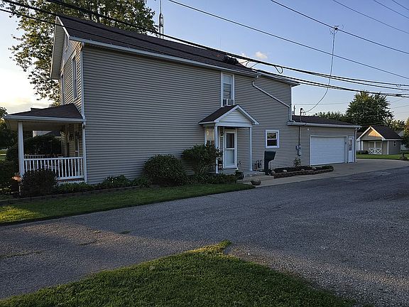 2nd image of 124 W Maple St