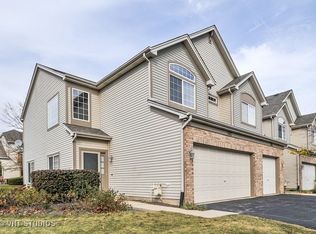982 Parkhill Cir, Aurora, IL 60502