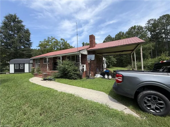 209 Hoyle Dr, Asheboro, NC 27205