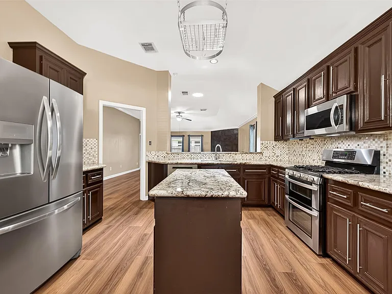 4818 Lake Catherine Ct — Photo 2