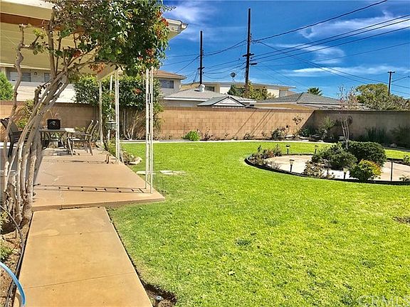 3rd image of 1136 Magnolia Ave