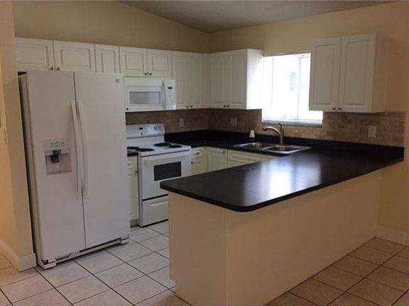 4th image of 9147 NW 111th Ter