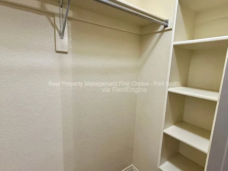 4802 S 28th St — Photo 27