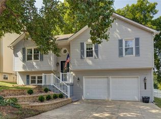 12400 S Seminole Dr, Olathe, KS 66062