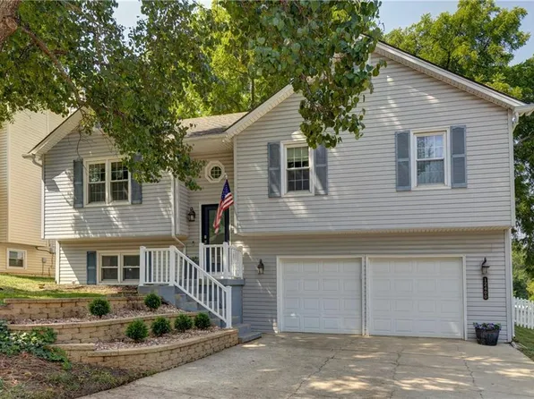 12400 S Seminole Dr, Olathe, KS 66062