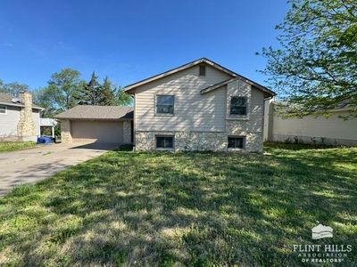 1506 Holly Ln, Junction City, KS, 66441