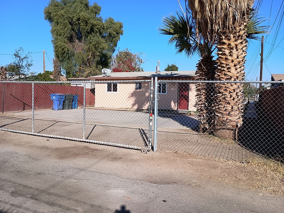 Gate entrance in alleyway.