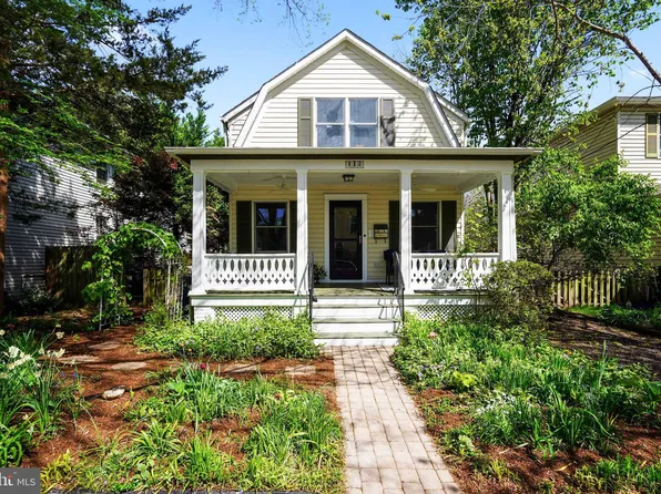 112 E Walnut St, Alexandria, VA 22301