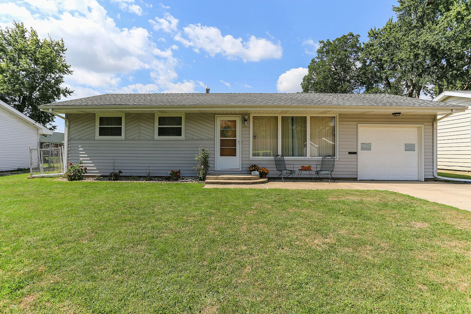 1313 Harper Dr photo 1